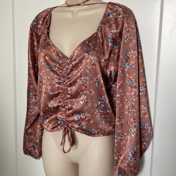 Hippie Rose Tops - NWT Hippie Rose, Mocha floral adjustable satin woven top. Size XL